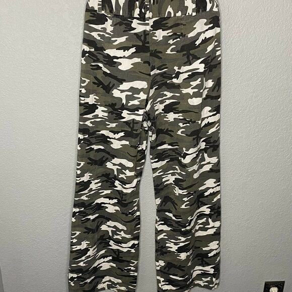 Fashion Nova High Waist Gray Camo Pants SnipSnaps Size Medium - Picture 5 of 9